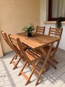a wooden picnic table with two chairs and a potted plant at Berto’s House in Montoso +8 photos