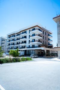 a parking lot in front of a large building at Hotel Ricardo Residence in Ulcinj