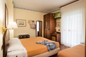 Postel nebo postele na pokoji v ubytování Atilius Hotel & Suites