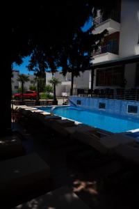 a swimming pool in front of a building at Hotel Ricardo Residence in Ulcinj