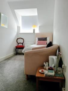 a living room with a couch and a bed at Little Paradise Marlborough in Marlborough