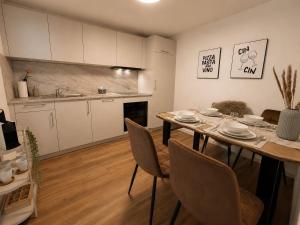 a kitchen and dining room with a table and chairs at Modernes Appartement mit Balkon & Parkplatz - Waldshut-Tiengen in Waldshut-Tiengen