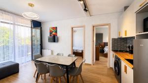 a kitchen and dining room with a table and chairs at Apollo Cottages Kaprovani in Urekis Sadguri