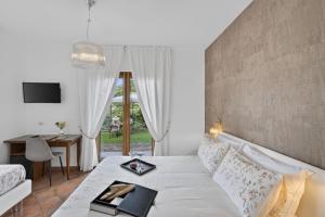 a bedroom with a bed and a table and a desk at Villevieille in Piano di Sorrento