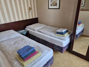 two beds in a room with towels on them at Haus Schildt, FeWo 2 in Duhnen