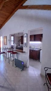 a kitchen and dining room with a table and chairs at Temporario balcarce in Santo Tomé