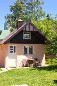 a small house with a table in front of it at Durmitorski san in Žabljak