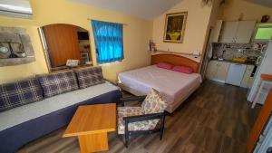 a small room with two beds and a couch at Apartmani Kamena Ruža in Budva