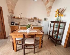 a kitchen with a wooden table and chairs in a room at I Tre Pozzi in Faccia di Trippa +13 photos