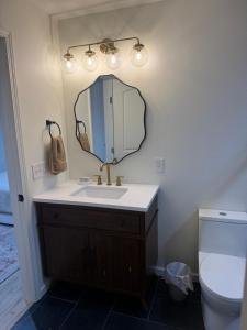 a bathroom with a sink and a mirror on the wall at Cute cottage in Sunrise Beach in Sunrise Beach +13 photos