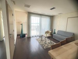 a living room with a couch and a table at T8 Sunset Tihany 19 in Tihany