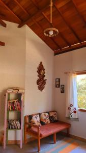 a living room with a couch and a book shelf at Casa Rústica Próxima a Milho Verde, 3 QUARTOS - São Gonçalo do Rio das Pedras, Serro in Sêrro