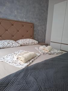 two beds with pillows on them in a bedroom at Apartmani Ksenija Sofija in Igalo
