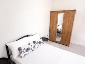 a bedroom with a bed and a wooden door at Alexandros House in Néa Tríglia
