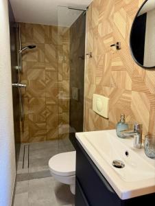 a bathroom with a sink and a shower at Chalúpka u líšky Elišky in Ždiar