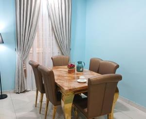 a dining room with a wooden table and chairs at The Crest at Oyarifa in Oyarifa