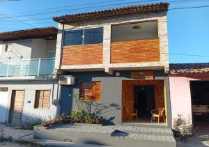 a house with a large window and a door at Casa Aura Solis Preá in Prea