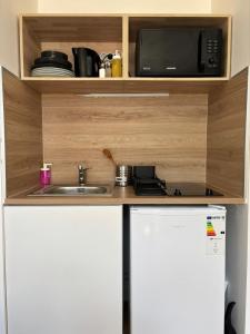 a kitchen with a sink and a microwave at Le cocon Panoramique in Tours