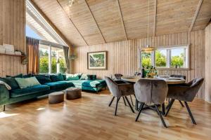 a living room with a table and a green couch at C11248-Hemmet-Ildervej-26 in Hemmet