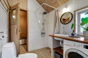 a bathroom with a washing machine and a sink at C11248-Hemmet-Ildervej-26 in Hemmet