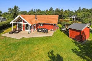 an overhead view of a red house with a patio at C11248-Hemmet-Ildervej-26 in Hemmet