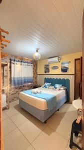 a bedroom with a blue bed in a room at Pousada Recanto das Fontes in Beberibe