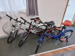 two bikes parked next to each other in a room at 3 Free Rental Bicycles - Free Parking - 85sqm - Up to 9 Guests - 7min to Koreatown - Japanese Lessons by Professional teacher - 自転車3台無料貸出 - 無料駐車場 - 85平米 - 定員9名 - コリアタウン徒歩7分 - Mintak Katsuyama V Residence in Osaka