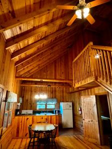 a kitchen with a ceiling fan and a table at E-HOT SPRINGS MYSTIQUE - Historic Five Points Lake Hamilton in Hot Springs