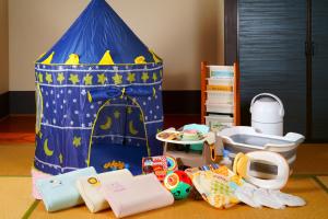 a table with a play tent and some toys at Yutorelo Yamaga in Yamaga +35 photos