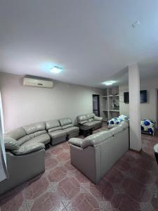 a large living room with couches and a couch at Casa nueva centrica in San Rafael