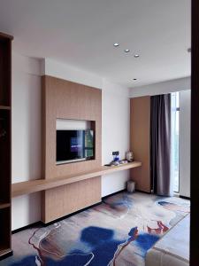 a hotel room with a flat screen tv on a wall at Kim Thành Hotel in Bắc Ninh +6 photos