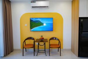 a dining room with two chairs and a table at Homestay The Pathway Sầm Sơn in Sầm Sơn