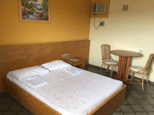 Ένα ή περισσότερα κρεβάτια σε δωμάτιο στο Hotel Santa Inez