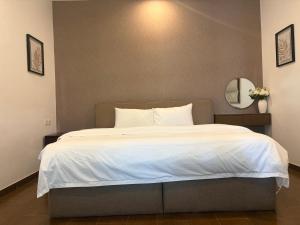 a bedroom with a large bed with white sheets at فيلا المنزل in Mecca +29 photos
