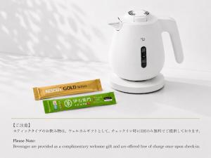 a container of cinnamon next to a blender at RShotel in Tokyo