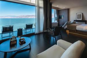 a hotel room with a bed and a view of the ocean at Anye Seaview Hotel Dali in Dali