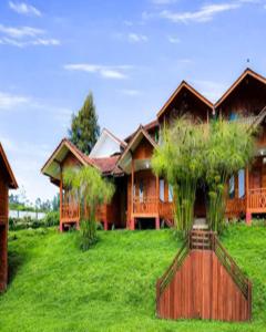 a house with a green lawn in front of it at Cozzy Villa RB in Citere