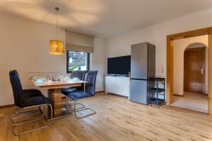 a kitchen and dining room with a table and chairs at Nanas-Auszeit in Rothenbuch
