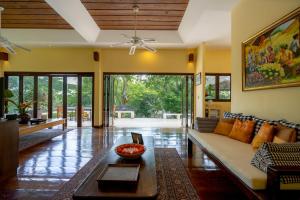 a living room with a couch and a table at Villa Khao Phaengma in Wang Nam Khieo