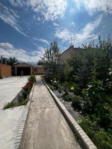 a garden with flowers on the side of a road at Aida in Tebykty