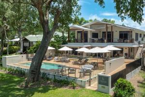 an image of a resort with a pool and tables and umbrellas at Latitude 17 Suite 4 in South Mission Beach
