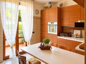 a kitchen with a white table and a window at Sunshine Luxury Apartment - spacious house - Lake View - Pool in Padenghe sul Garda
