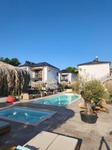 a swimming pool in a yard with a house at Complex Sea Star 2Mai in 2 Mai