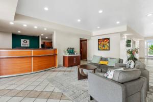 a lobby of a hotel with couches and a table at Quality Inn Laredo - Nuevo Laredo in Laredo +34 photos