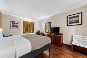 a hotel room with a bed and a television at Quality Inn Laredo - Nuevo Laredo in Laredo