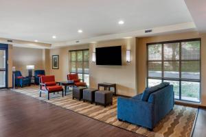 a waiting room with a blue couch and chairs at Comfort Inn & Suites Charlottesville Hollymead Town Center in Charlottesville