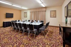 a conference room with a long table and chairs at Pittsburgh Airport Inn and Suites in Coraopolis