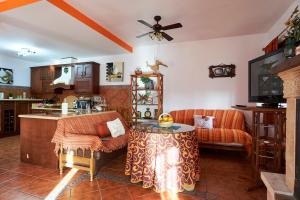 a living room with a couch and a table at La Majailla in Peal de Becerro
