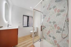 a bathroom with a shower and a toilet at Appartement rénové centre Crozon in Crozon +14 photos