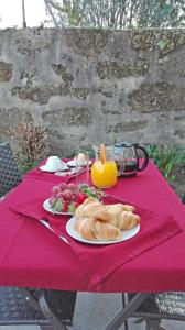 Breakfast options available to guests at Hotel Porto Nobre